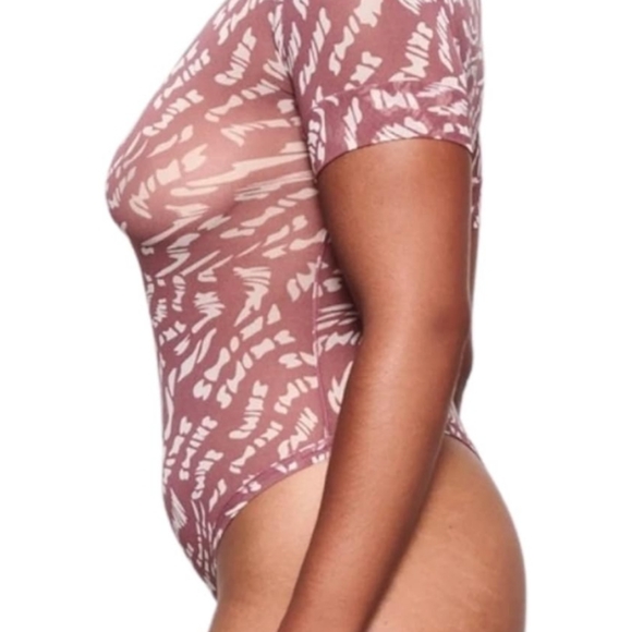 Skims raspberry swirl thong body suit nwot size xs - Picture 3 of 6